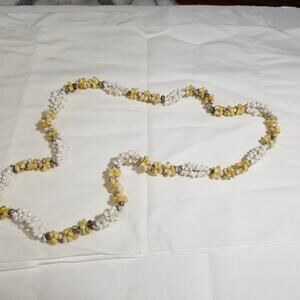 Mongo shell necklace /lei